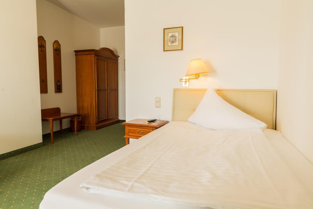 Familie Hopfeld - Hotel Dreikoenigshof Stockerau Exteriér fotografie