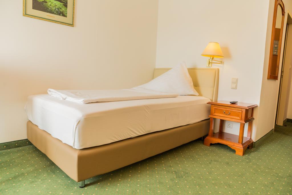 Familie Hopfeld - Hotel Dreikoenigshof Stockerau Exteriér fotografie
