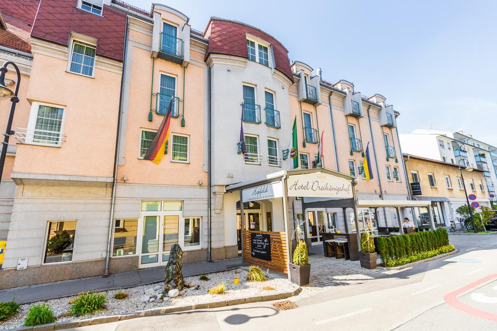 Familie Hopfeld - Hotel Dreikoenigshof Stockerau Exteriér fotografie