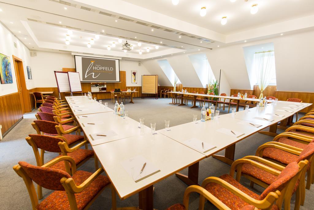 Familie Hopfeld - Hotel Dreikoenigshof Stockerau Exteriér fotografie