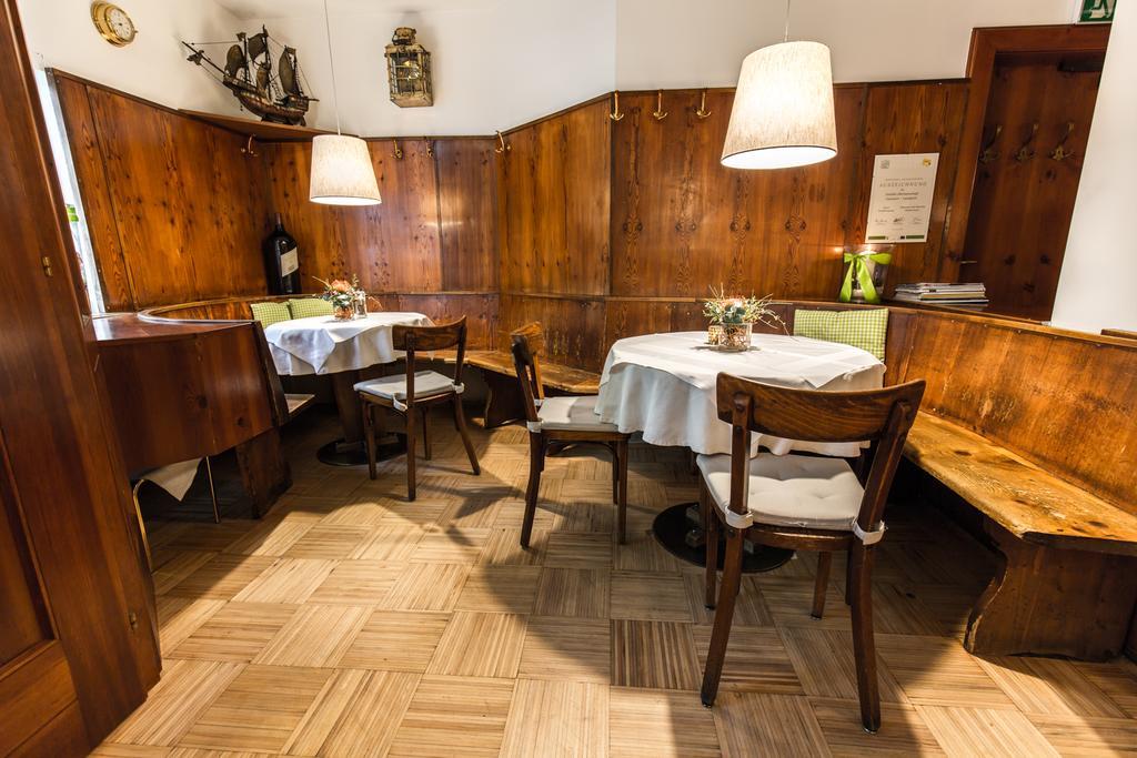 Familie Hopfeld - Hotel Dreikoenigshof Stockerau Exteriér fotografie