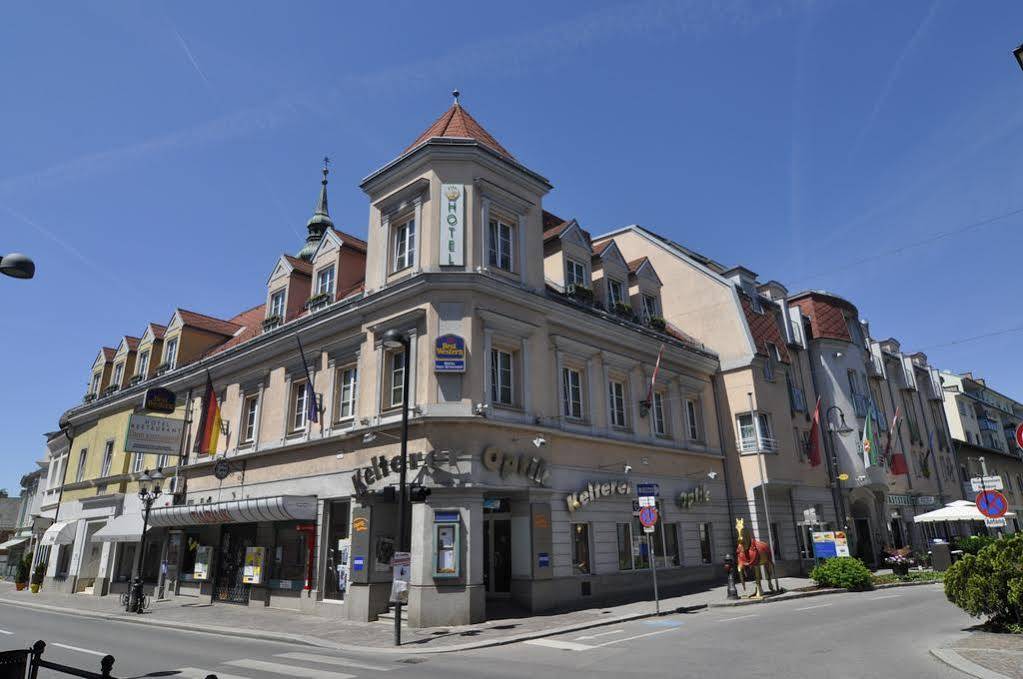 Familie Hopfeld - Hotel Dreikoenigshof Stockerau Exteriér fotografie