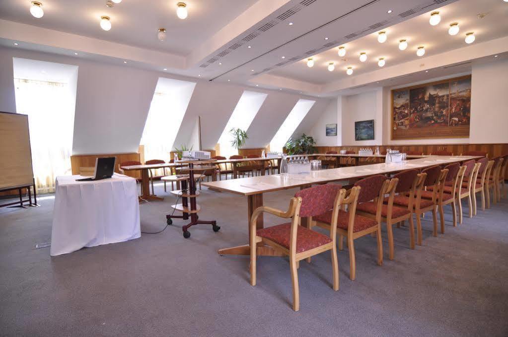 Familie Hopfeld - Hotel Dreikoenigshof Stockerau Exteriér fotografie